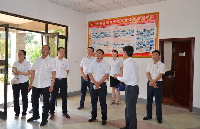 深入貫徹 &ldquo;四學四比&rdquo; 提升黨務工作水平 (1).JPG